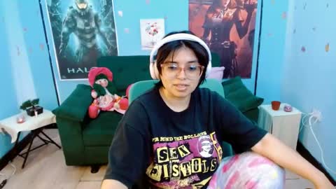 ohmysqueak online show from May 8, 3:28 pm