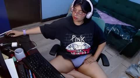 ohmysqueak online show from July 1, 3:15 am