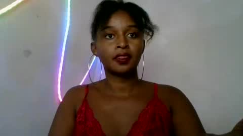 olinah610 online show from May 24, 10:22 am