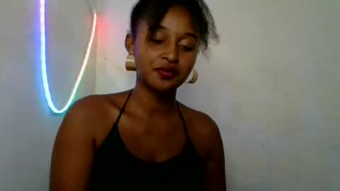olinah610 online show from May 30, 12:14 pm