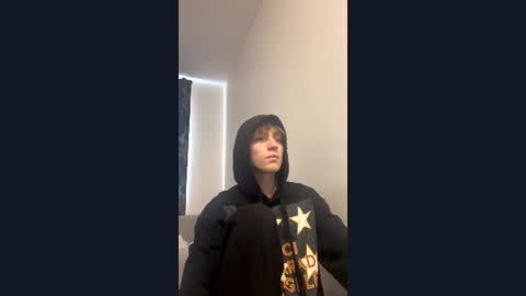 oliver592621 online show from June 26, 12:21 pm