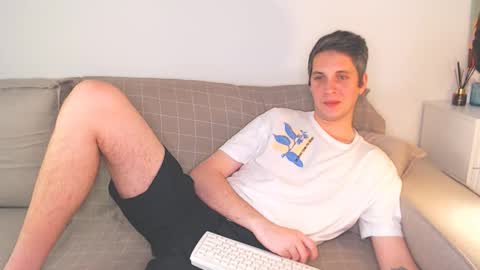 Snapshot of oliver_hort chatting on December 3, 6:44 pm Oliver online show from December 3, 6:44 pm