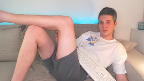 Snapshot of oliver_hort chatting on February 17, 6:39 pm Oliver online show from February 17, 6:39 pm