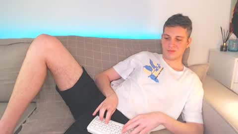 Snapshot of oliver_hort chatting on January 31, 7:08 pm Oliver online show from January 31, 7:08 pm