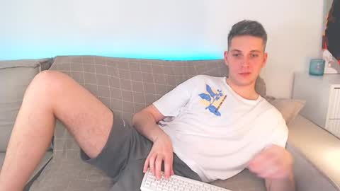 Snapshot of oliver_hort chatting on February 18, 3:31 pm Oliver online show from February 18, 3:31 pm