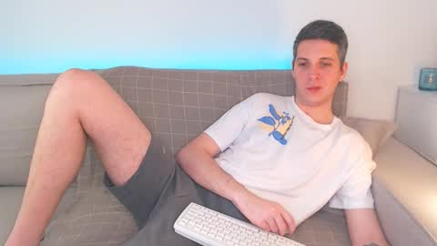 Snapshot of oliver_hort chatting on February 17, 11:23 am Oliver online show from February 17, 11:23 am