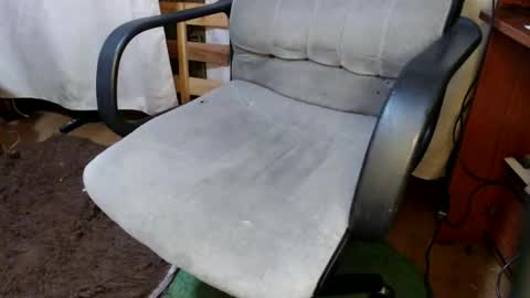 Snapshot of oliver_laid_2023 chatting on October 25, 5:51 am oliver_laid_2023 online show from October 25, 5:51 am