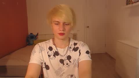 Snapshot of oliver_sweet_ chatting on September 12, 2:13 am Oliver online show from September 12, 2:13 am