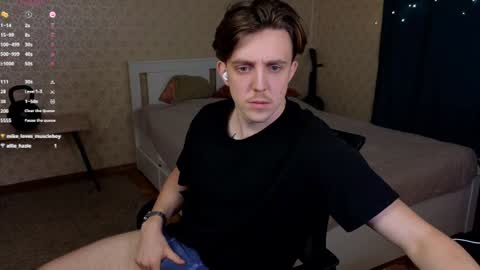 Snapshot of oliver_travis chatting on December 19, 3:07 am Oliver Evans online show from December 19, 3:07 am