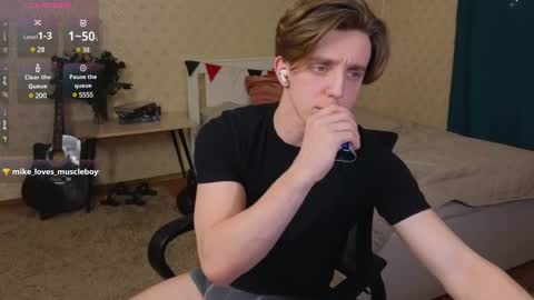 Snapshot of oliver_travis chatting on February 26, 11:52 pm Oliver Evans online show from February 26, 11:52 pm