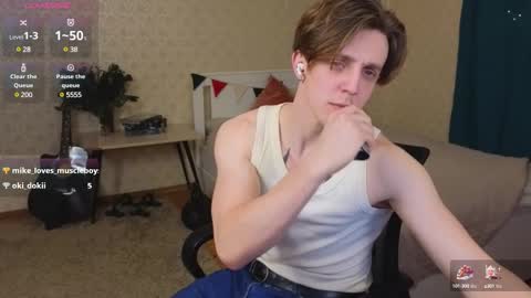 Snapshot of oliver_travis chatting on February 28, 12:32 am Oliver Evans online show from February 28, 12:32 am