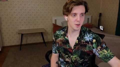 Snapshot of oliver_travis chatting on December 7, 12:57 am Oliver Evans online show from December 7, 12:57 am