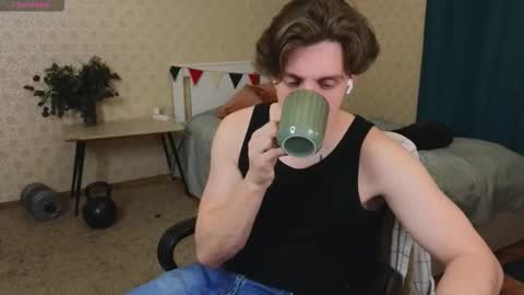 Snapshot of oliver_travis chatting on October 28, 2:01 am Oliver Evans online show from October 28, 2:01 am