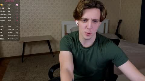 Snapshot of oliver_travis chatting on December 6, 1:02 am Oliver Evans online show from December 6, 1:02 am