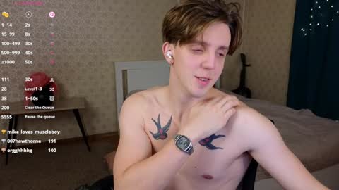 Snapshot of oliver_travis chatting on December 21, 2:41 am Oliver Evans online show from December 21, 2:41 am