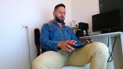 oliver online show from April 9, 2:01 pm