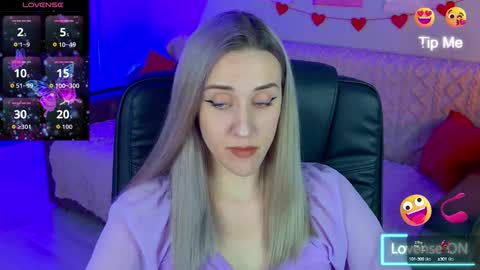 Snapshot of olivia_daze chatting on September 28, 8:18 pm olivia_daze online show from September 28, 8:18 pm