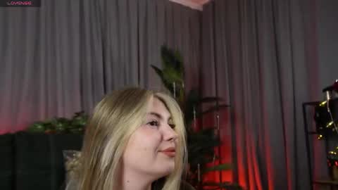 SaraConor online show from April 22, 1:51 pm