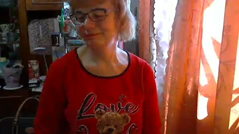 Olivia Mia online show from April 15, 11:13 am