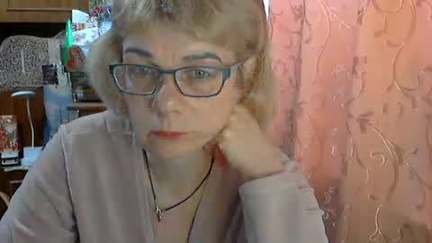 Olivia Mia online show from April 26, 2:26 pm