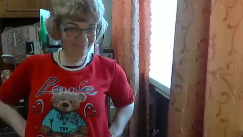 Olivia Mia online show from April 2, 6:32 am