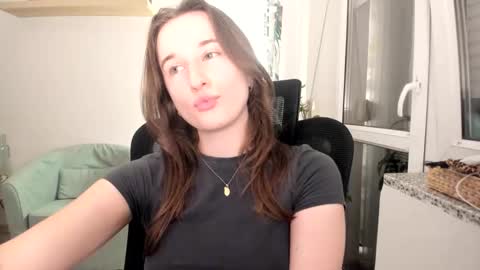 Oliwiaa2004 online show from September 10, 8:54 pm