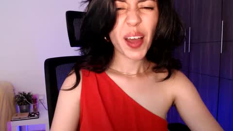 oliviaaa__ online show from February 8, 6:11 pm