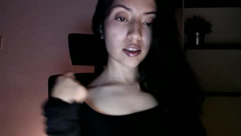 oliviaaa__ online show from November 4, 10:55 pm