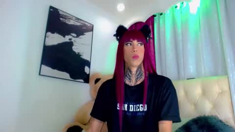 oliviahot01 online show from February 2, 1:58 am