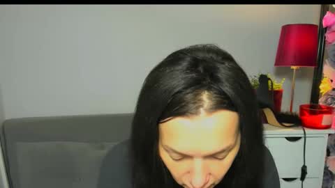 OliviaWomen online show from February 10, 7:33 am