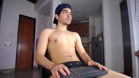 olliver_twink online show from March 24, 12:05 am