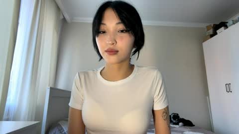 Mia online show from May 2, 7:47 am