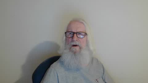 Somewhere over the rainbow online show from March 6, 9:25 pm