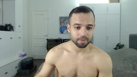 onebestlover online show from April 22, 9:05 am