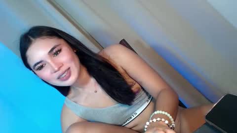 Snapshot of onegreattransdiva chatting on October 21, 4:28 am Goddess Rhiane online show from October 21, 4:28 am
