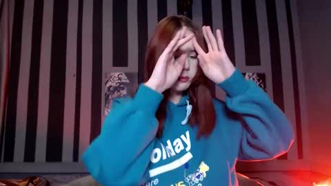 onessandra online show from December 2, 5:04 am