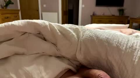 onethiccock online show from November 18, 7:00 am