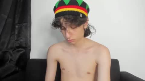 onion_knight420 online show from July 28, 11:17 am