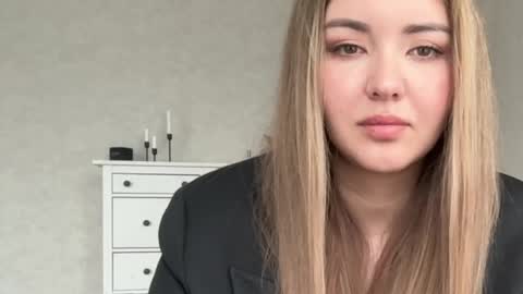 only_this online show from April 22, 7:04 am