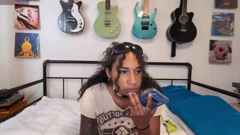 Duo online show from April 3, 10:06 pm