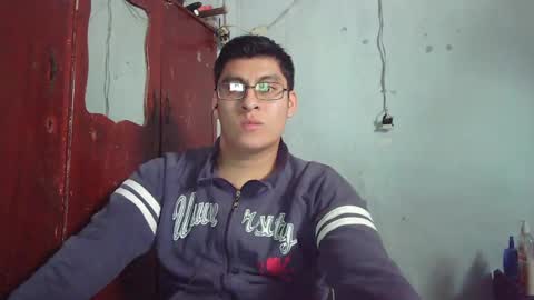 oomaurooo online show from February 9, 10:00 pm