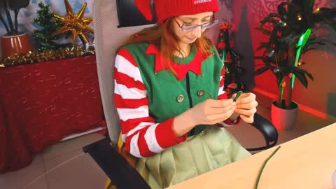 Snapshot of orianna_blade chatting on December 25, 3:17 pm Orianna -  Hi Im into geek culture cosplay crafting LARP games. Shall we play DnD online show from December 25, 3:17 pm