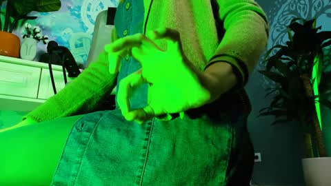 Snapshot of orianna_blade chatting on December 30, 4:07 pm Orianna -  Hi Im into geek culture cosplay crafting LARP games. Shall we play DnD online show from December 30, 4:07 pm
