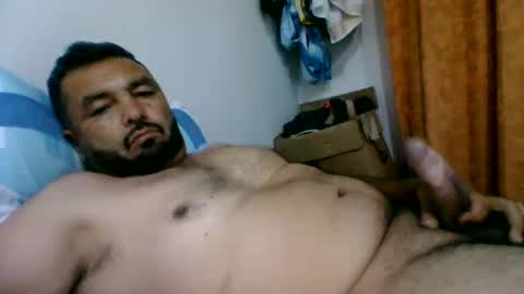oscarjhe3512 online show from July 26, 2:20 am