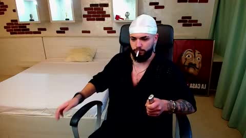 OscarWills online show from May 6, 4:40 am