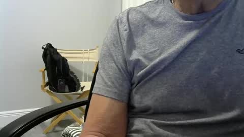 Snapshot of ossibottom chatting on October 13, 2:35 am Ossi online show from October 13, 2:35 am