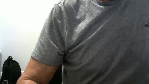 Snapshot of ossibottom chatting on October 1, 3:05 am Ossi online show from October 1, 3:05 am