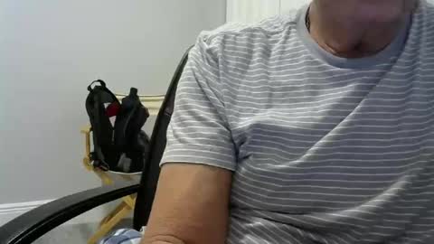 Snapshot of ossibottom chatting on September 18, 2:37 am Ossi online show from September 18, 2:37 am