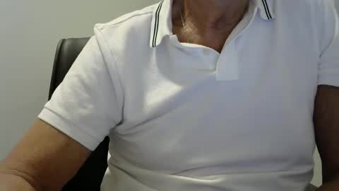 Snapshot of ossibottom chatting on October 12, 2:26 am Ossi online show from October 12, 2:26 am