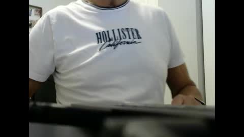 Snapshot of ossibottom chatting on December 21, 11:24 pm Ossi online show from December 21, 11:24 pm